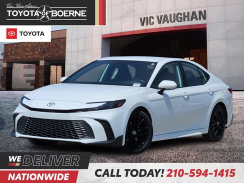 Certified 2025 Toyota Camry SE FWD image 1