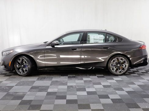 New 2026 BMW 550e xDrive w/ Executive Package image 4