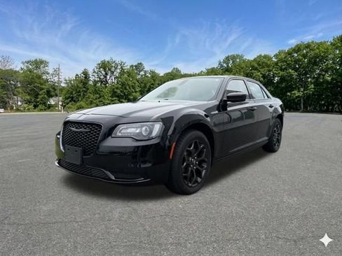 Used 2023 Chrysler 300 Touring w/ Sport Appearance Package AWD/4WD image 4