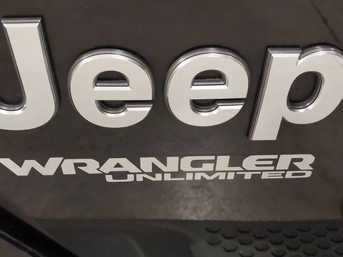Used 2019 Jeep Wrangler Unlimited Sahara w/ Safety Group AWD/4WD image 31