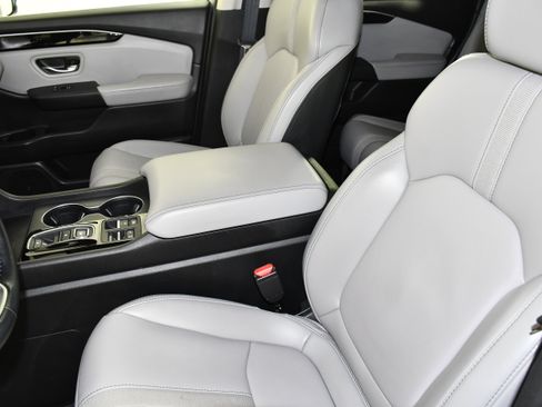 Certified 2025 Honda Pilot EX-L image 39