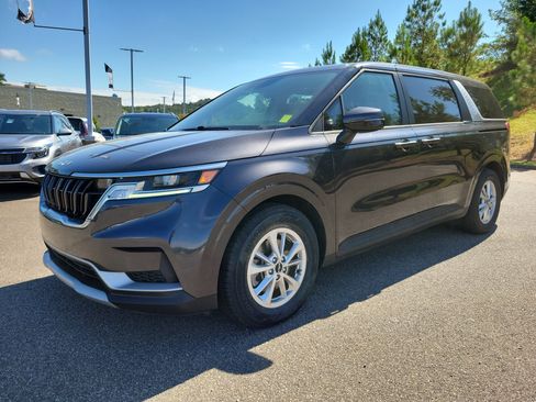 Used 2023 Kia Carnival LX image 21