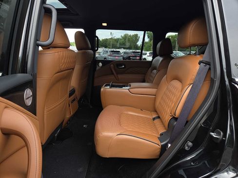 Used 2024 INFINITI QX80 Sensory AWD/4WD image 11