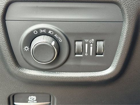 Certified 2022 Jeep Grand Cherokee Altitude image 15