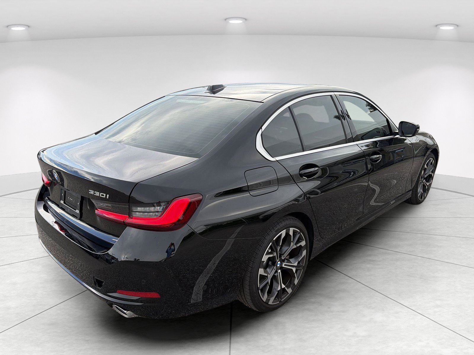 New 2025 BMW 330i Sedan w/ Convenience Package RWD image 4