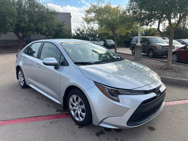 Used 2025 Toyota Corolla LE FWD image 3