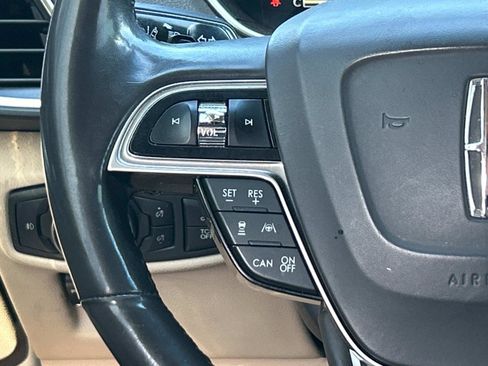 Used 2020 Lincoln Nautilus Reserve w/ Equipment Group 201A image 8