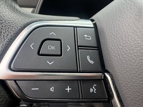 Used 2021 Toyota Highlander L FWD image 7