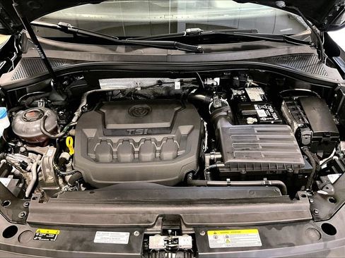 Used 2024 Volkswagen Tiguan SE R-Line AWD/4WD image 31