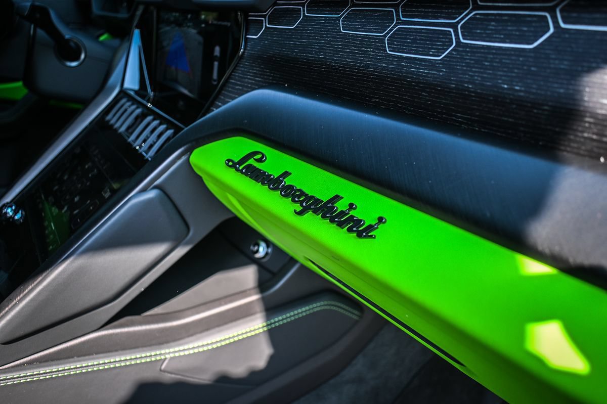 Used 2024 Lamborghini Urus S AWD/4WD image 33