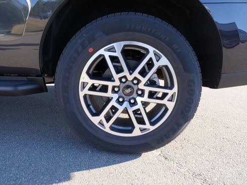 New 2025 Ford Expedition Active image 12