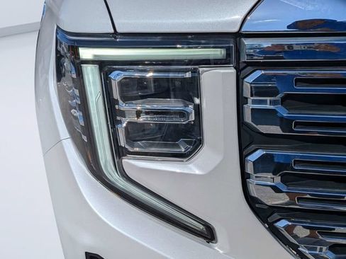 Used 2022 GMC Sierra 1500 Denali w/ Denali Reserve Package AWD/4WD image 9