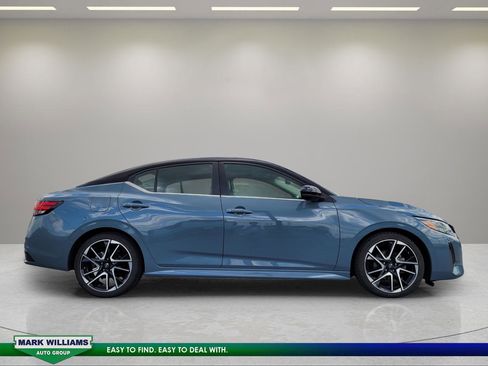 Used 2024 Nissan Sentra SR w/ SR Premium Package FWD image 2
