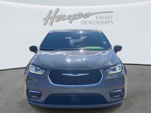 Certified 2025 Chrysler Pacifica Select image 11