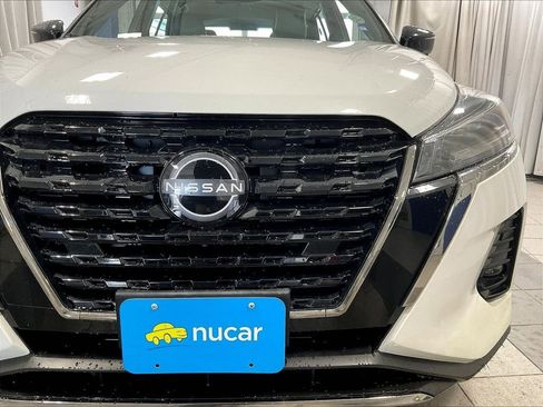 Used 2023 Nissan Kicks SR w/ SR Premium Package FWD image 31