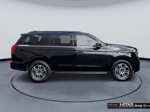 Used 2025 Ford Expedition Active RWD image 4