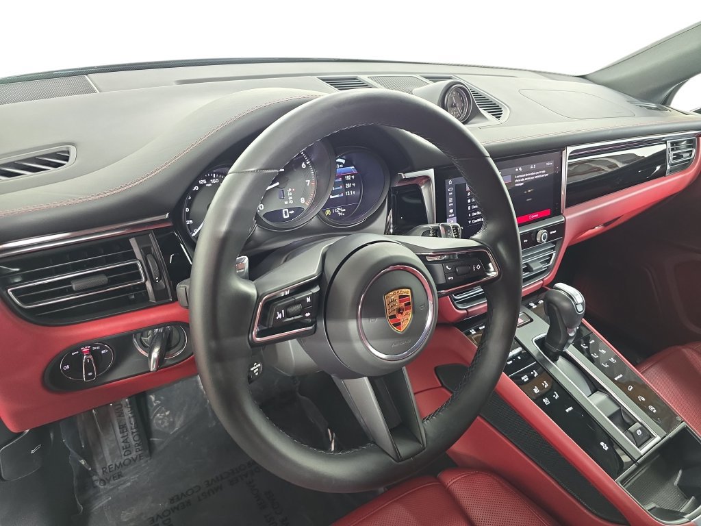 Certified 2026 Porsche Macan AWD/4WD image 4