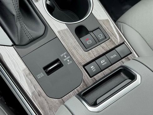 Used 2021 Toyota Highlander Limited image 19