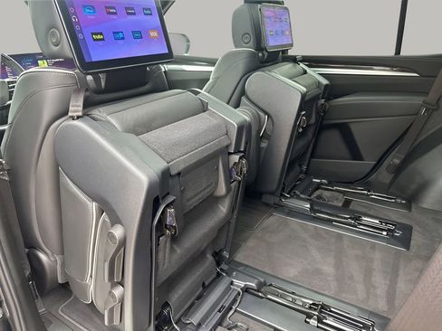 Used 2025 Cadillac Escalade Premium Luxury image 19