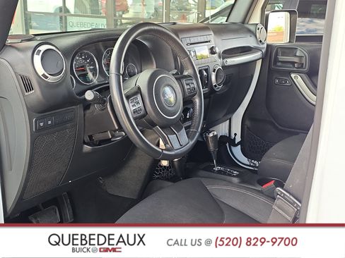 Used 2016 Jeep Wrangler Unlimited Rubicon w/ Connectivity Group AWD/4WD image 10