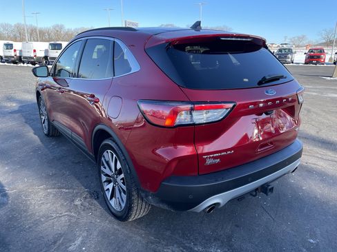 Used 2020 Ford Escape Titanium image 3