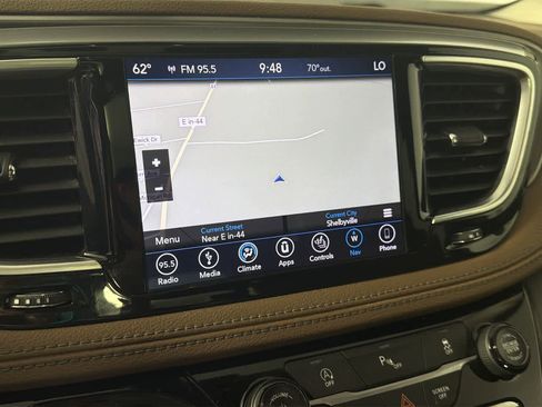 Used 2018 Chrysler Pacifica Limited FWD image 18