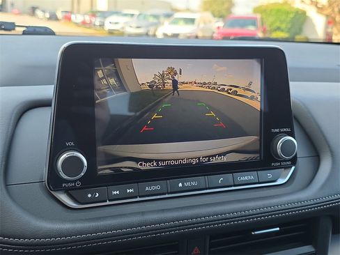 Used 2024 Nissan Rogue SV image 25