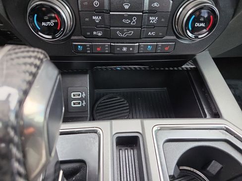 Used 2018 Ford F150 Raptor w/ Equipment Group 802A Luxury image 36