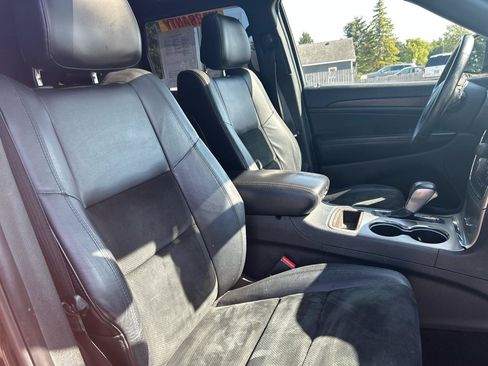 Used 2017 Jeep Grand Cherokee Altitude AWD/4WD image 28