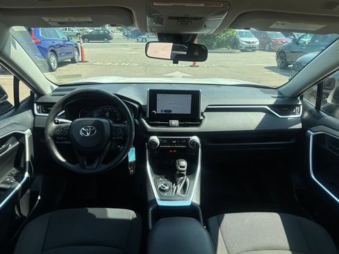 Used 2023 Toyota RAV4 LE AWD/4WD image 11