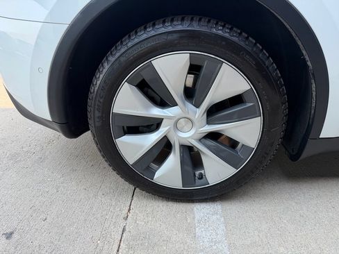 Used 2022 Tesla Model Y Long Range AWD/4WD image 48
