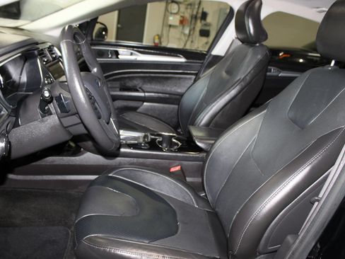 Used 2016 Ford Fusion Titanium FWD image 23