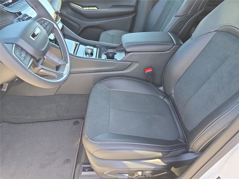 New 2026 Jeep Grand Cherokee Altitude AWD/4WD image 22