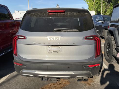 Used 2022 Kia Telluride EX w/ EX Premium Package image 5