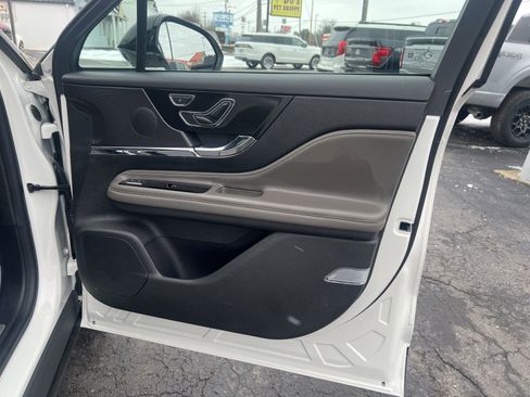 Used 2023 Lincoln Corsair Reserve w/ Rear Removable Package Tray image 29