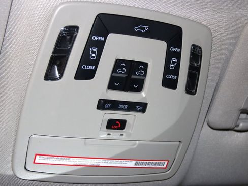 Used 2023 Toyota Sienna XLE image 48