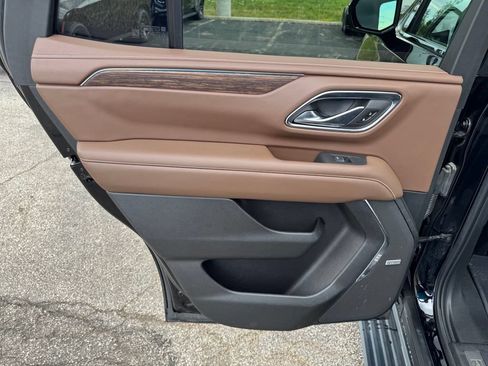 Used 2022 Chevrolet Tahoe High Country w/ LPO, Illumination Package AWD/4WD image 23