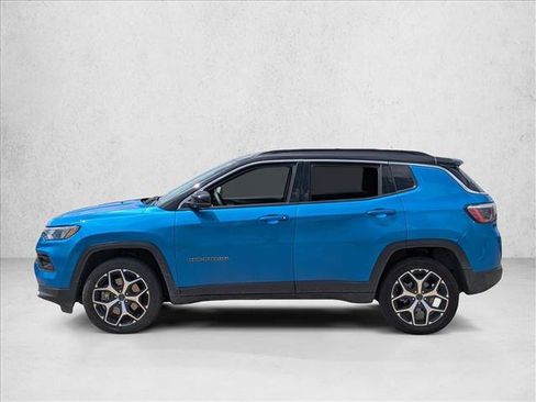 Used 2025 Jeep Compass Limited AWD/4WD image 9