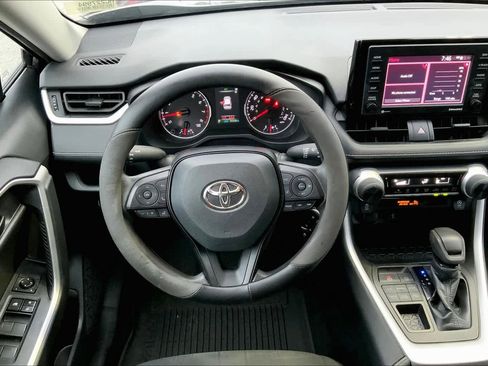 Used 2021 Toyota RAV4 LE image 6