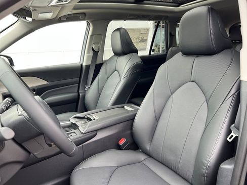 New 2026 Toyota Grand Highlander Limited image 11