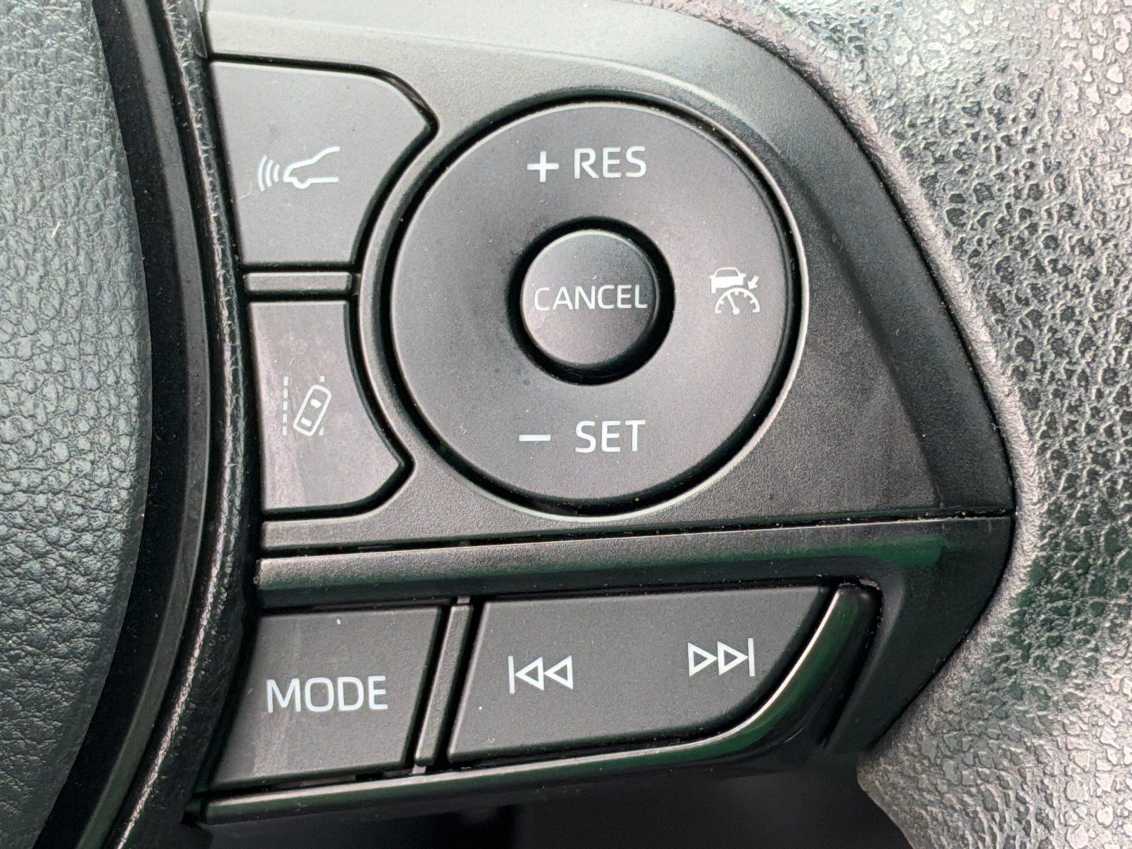 Used 2025 Toyota RAV4 XLE AWD/4WD image 27