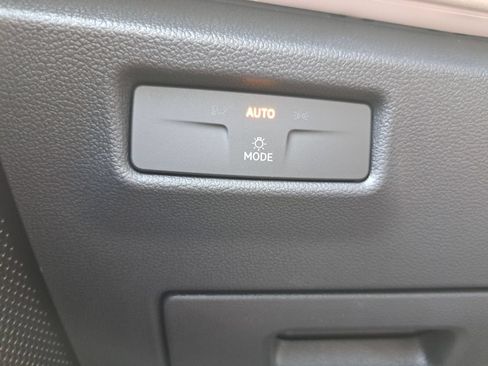 New 2026 Volkswagen Tiguan SE FWD image 15