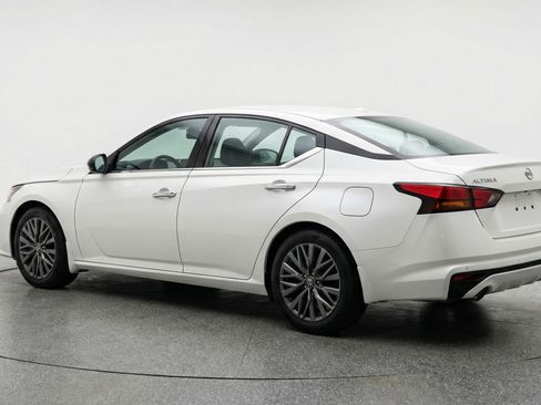 Used 2025 Nissan Altima 2.5 SV image 6