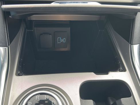 Used 2022 Ford Explorer XLT w/ Equipment Group 202A image 25