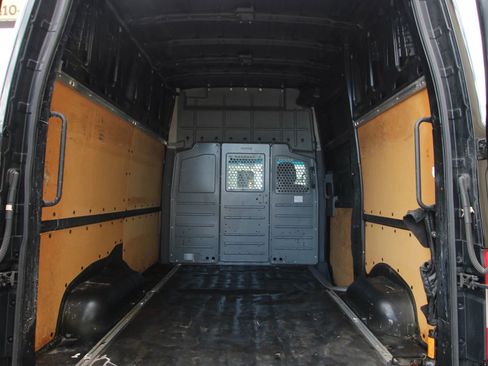 Used 2021 Nissan NV 2500 SV w/ Back Door Glass Package RWD image 11