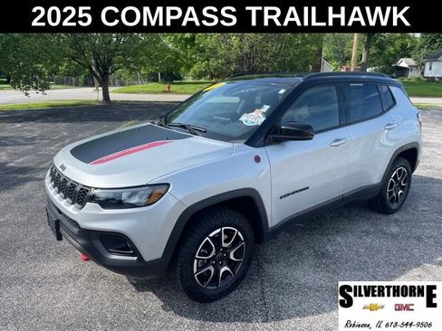 Used 2025 Jeep Compass Trailhawk AWD/4WD image 1
