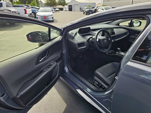 Certified 2026 Toyota Prius XLE FWD image 19