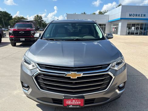 Used 2018 Chevrolet Traverse Premier w/ Driver Confidence II Package FWD image 8