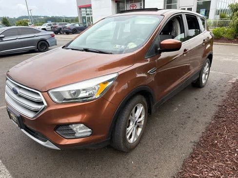Used 2017 Ford Escape SE AWD/4WD image 2