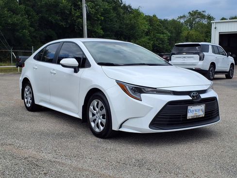 Used 2024 Toyota Corolla LE FWD image 20